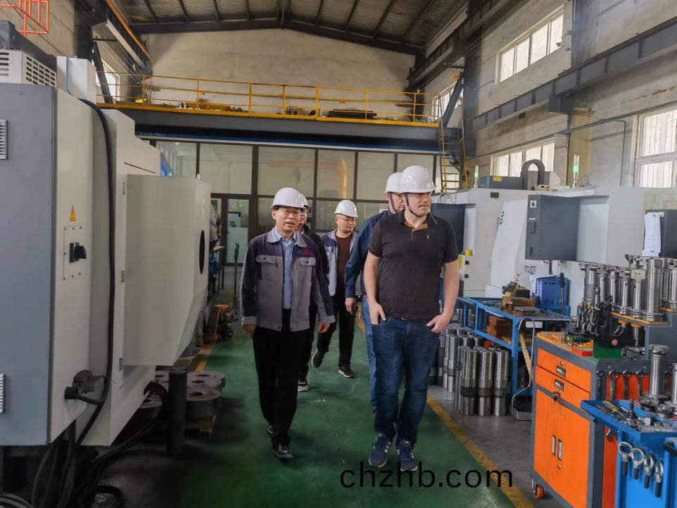 立軸行(xing)星式(shi)攪拌機 立軸(zhou)行(xing)星式攪(jiao)拌(ban)機