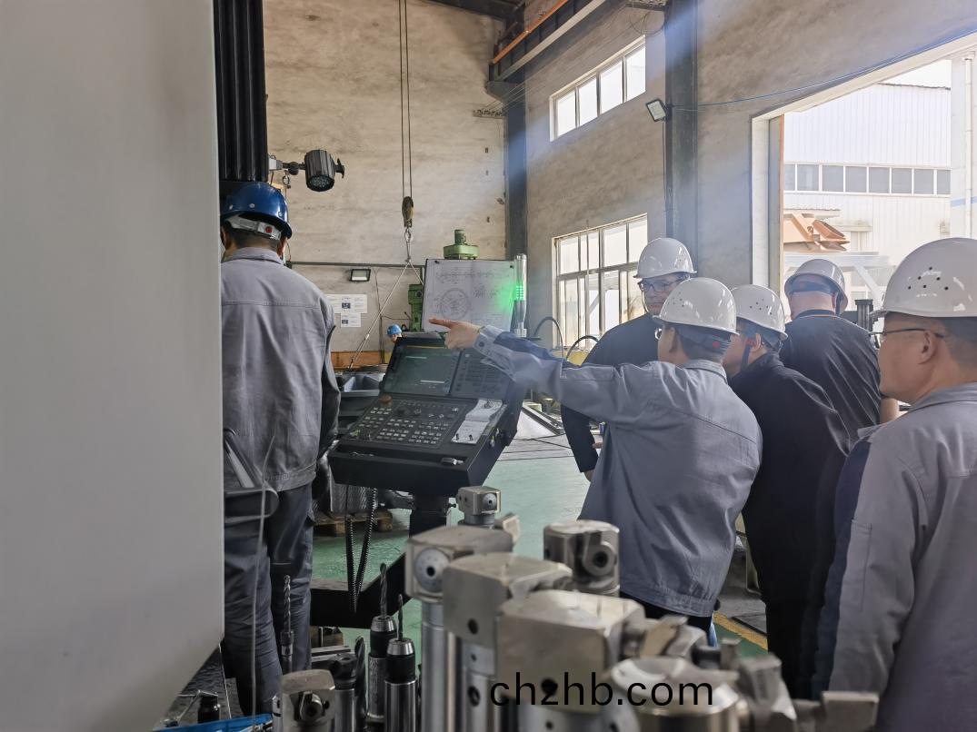 立軸(zhou)行星式(shi)攪(jiao)拌機 立(li)軸行(xing)星(xing)式(shi)攪拌機