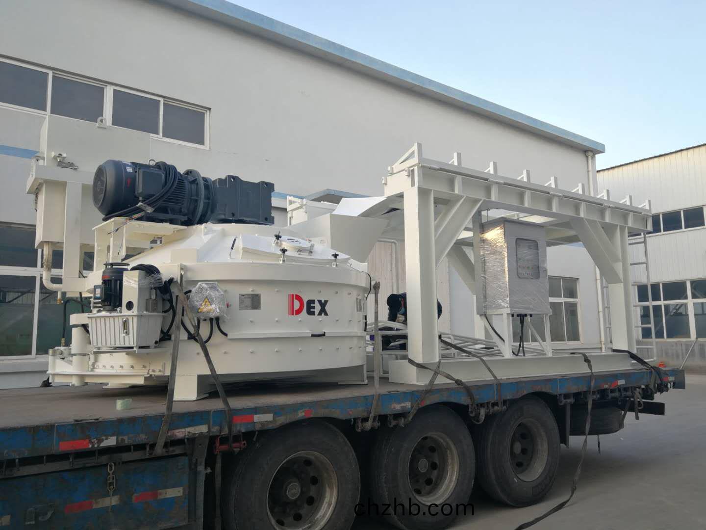 立(li)軸(zhou)混(hun)凝土(tu)攪拌機