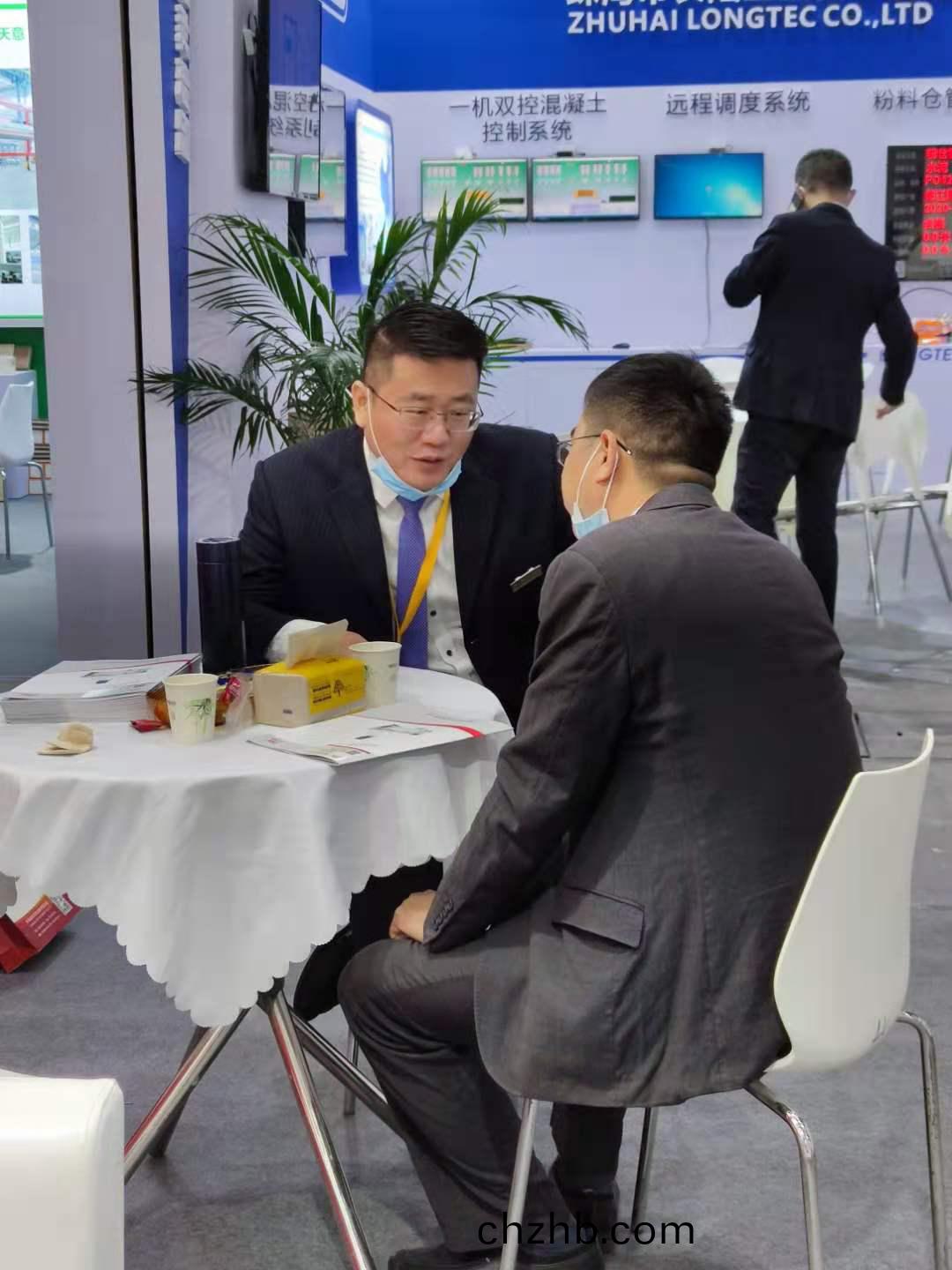 立(li)軸(zhou)攪(jiao)拌(ban)機(ji)